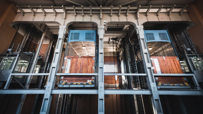 商業および住宅の建物全体の貨物エレベーターの寸法を比較します