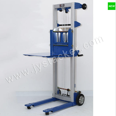 手動資材リフトの操作と注意事項